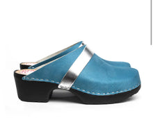 Load image into Gallery viewer, Fall In Love Clogs